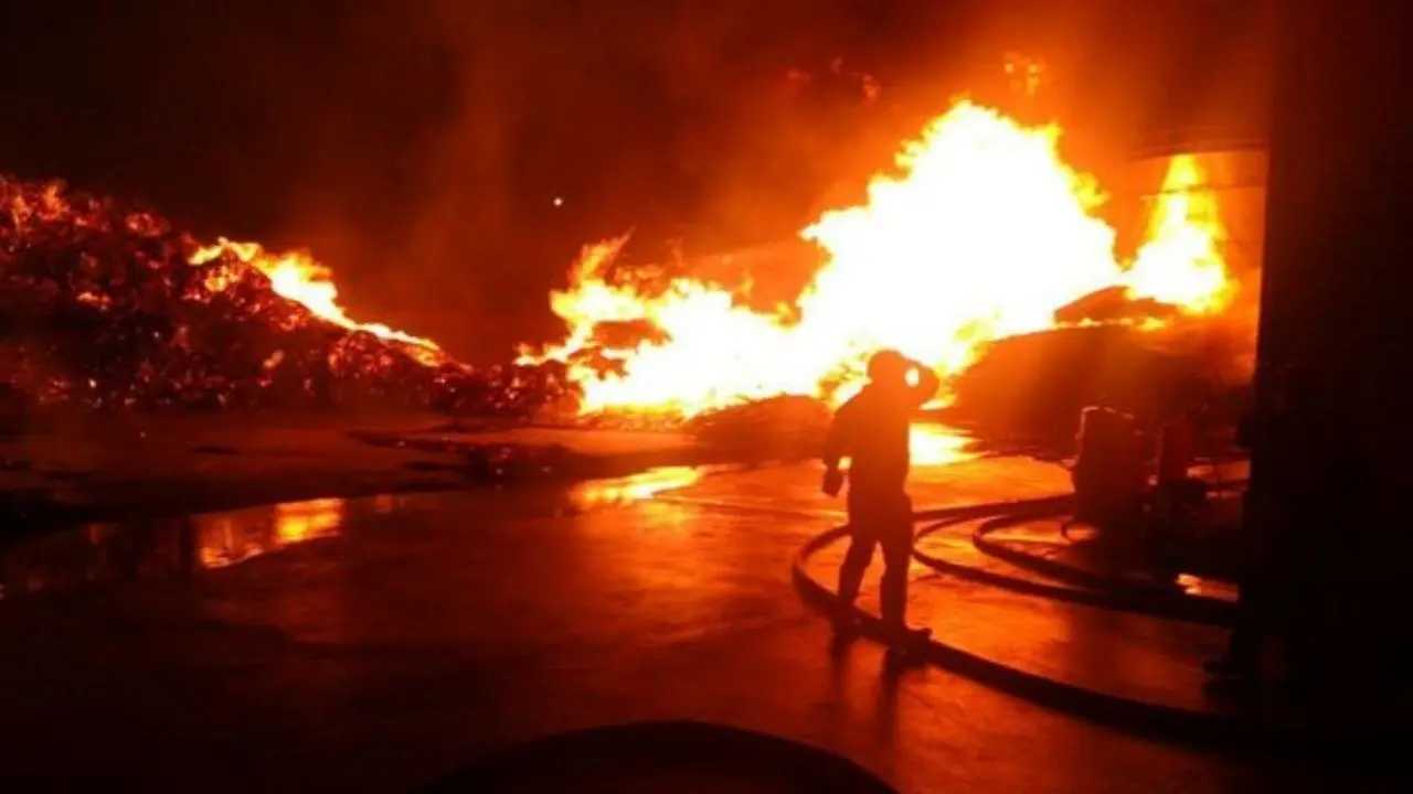 گاراژ نگهداری خودرو در جاده خاوران در آتش سوخت