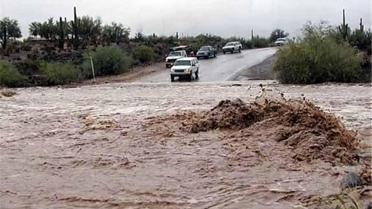 خودرو پیکاب محیط زیست ملکشاهی در گل مدفون شد