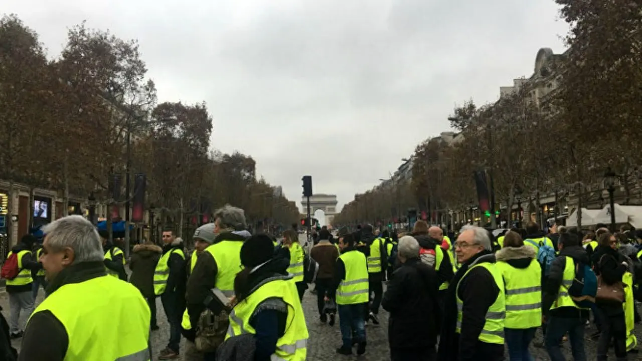 «جلیقه زردها» در فرانسه بار دیگر تظاهرات کردند