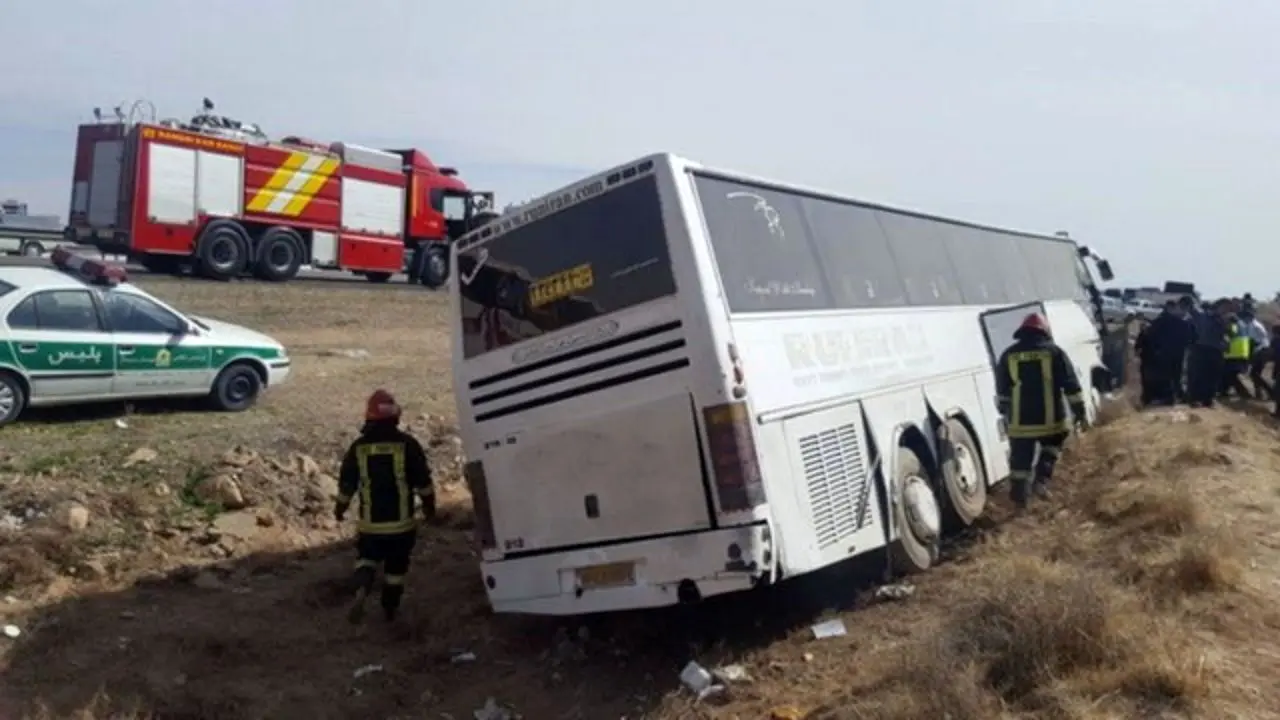 آسیب 31 مسافر به دلیل برخورد اتوبوس با سواری ریو