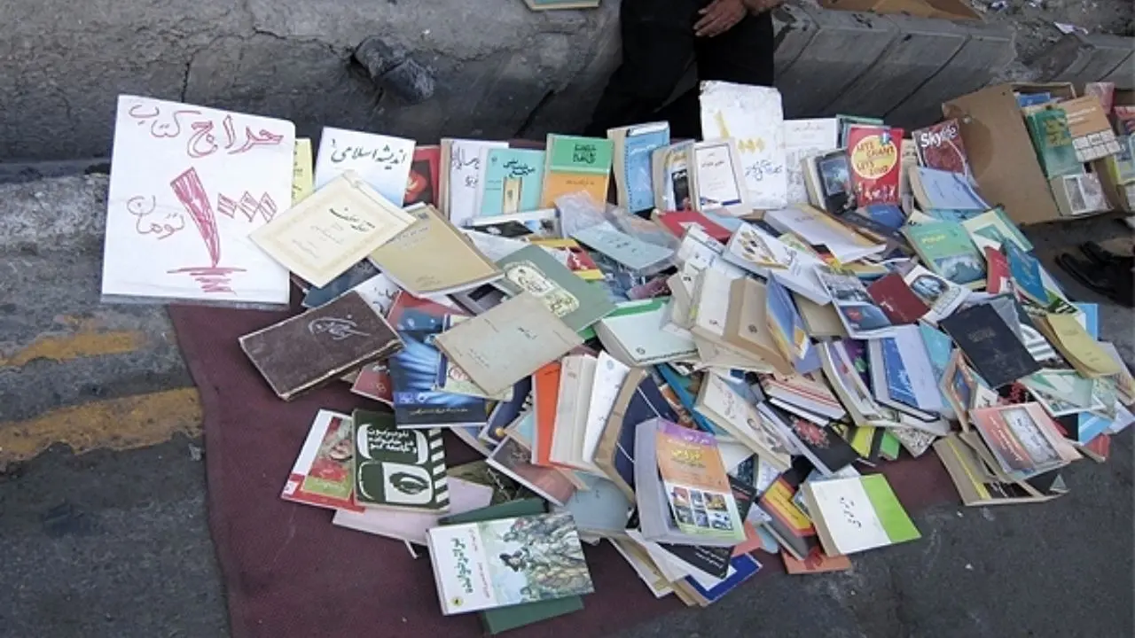 دستفروشان کتاب میدان انقلاب ساماندهی می‌شوند