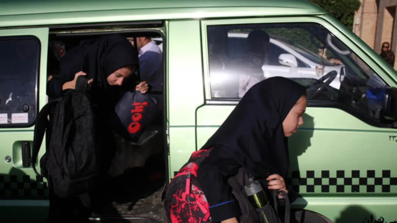 واژگونی سرویس دانش آموزان در شیراز/ 4 دختر مصدوم شدند