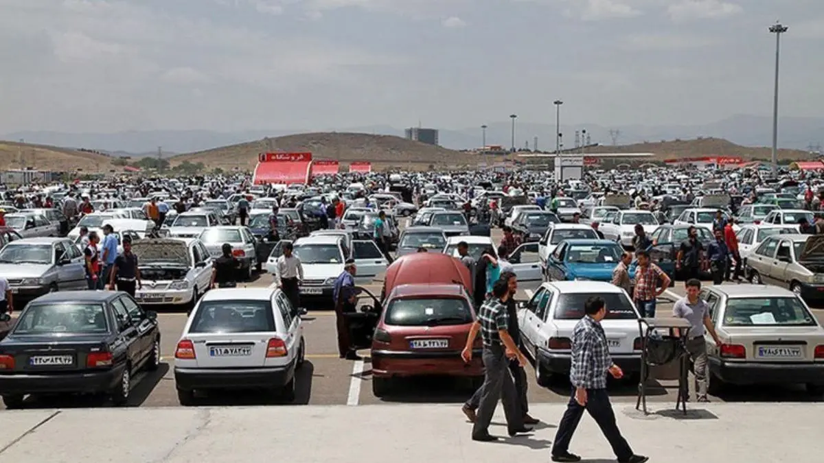 کاهش قیمت خودرو پس از ریزش قیمت دلار