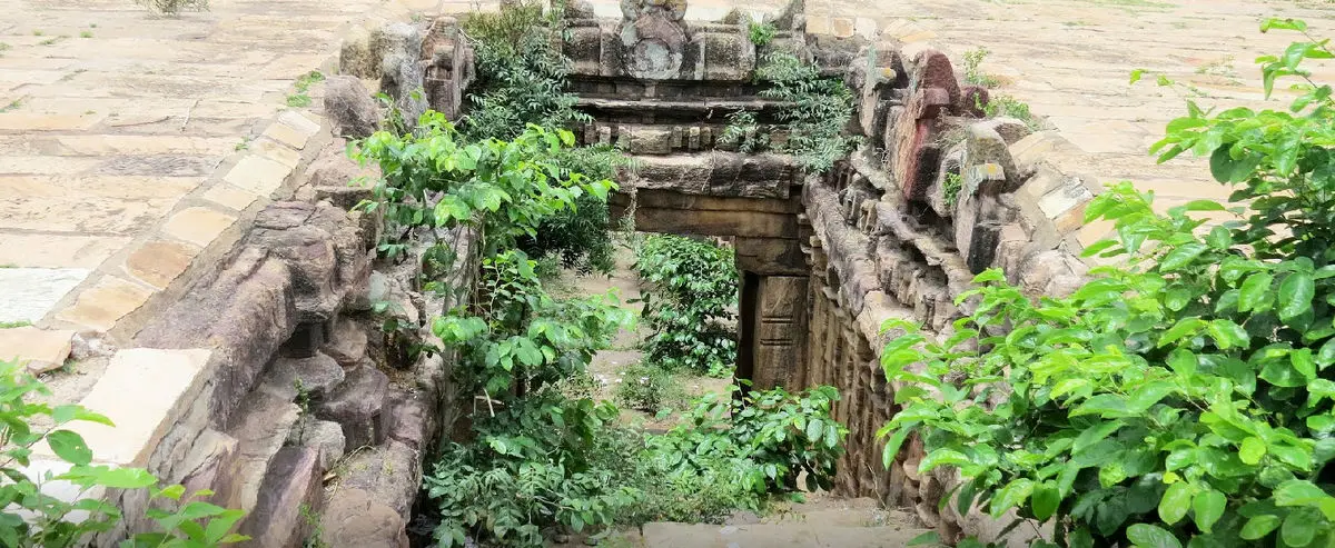 معبد زیرزمینی در هند