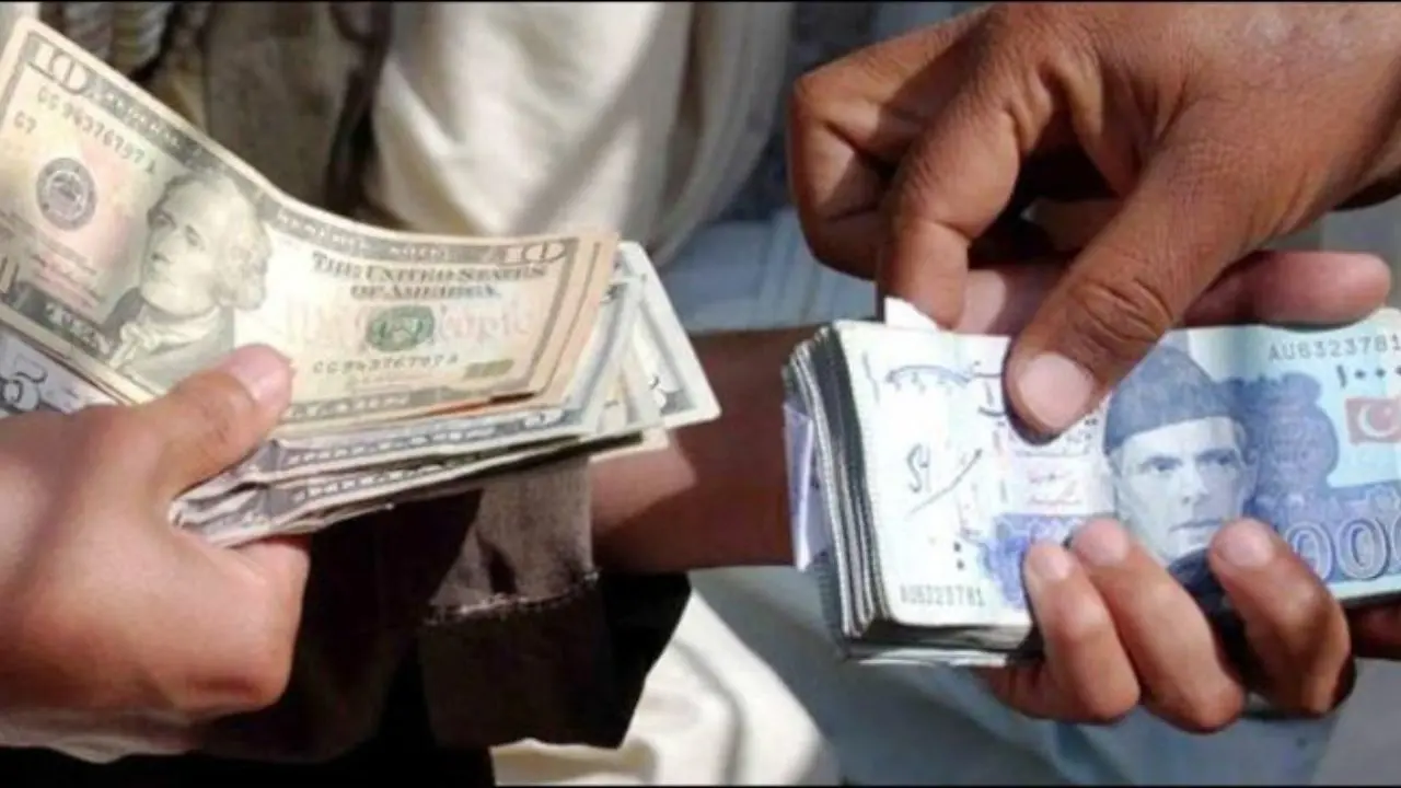 کاهش ارزش روپیه پاکستان در مقابل دلار/ یک دلار آمریکا برابر با 143 روپیه