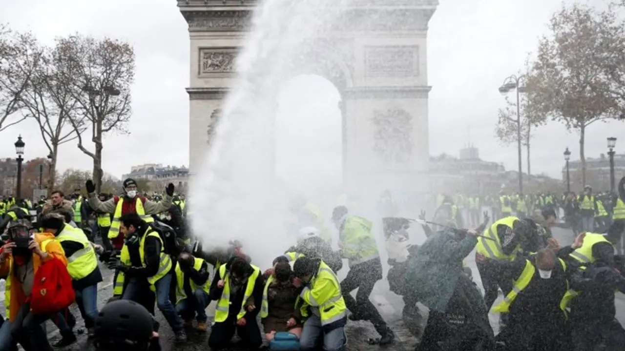 ناآرامی‌های پاریس دیدار پاری‌سن‌ژرمن - مون پلیه را به تعویق انداخت