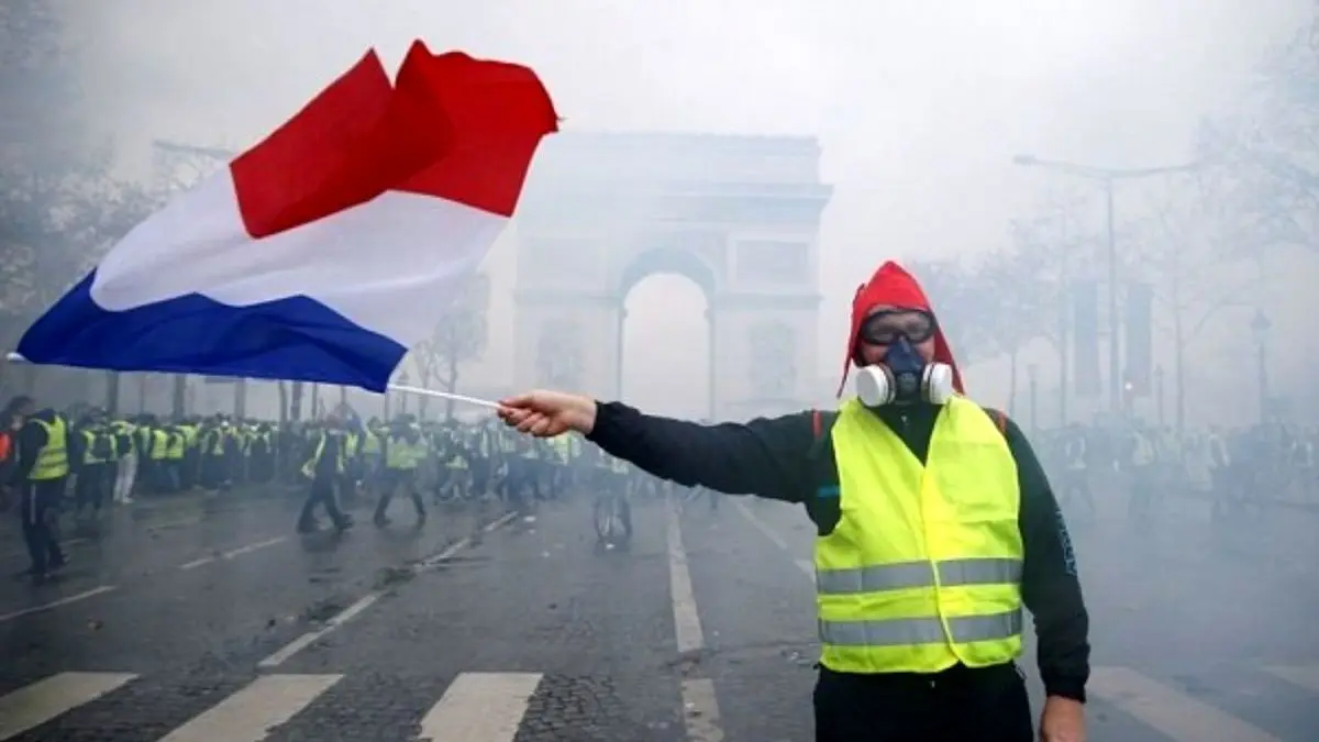 اعتراضات «جلیقه زردها» در فرانسه ادامه دارد