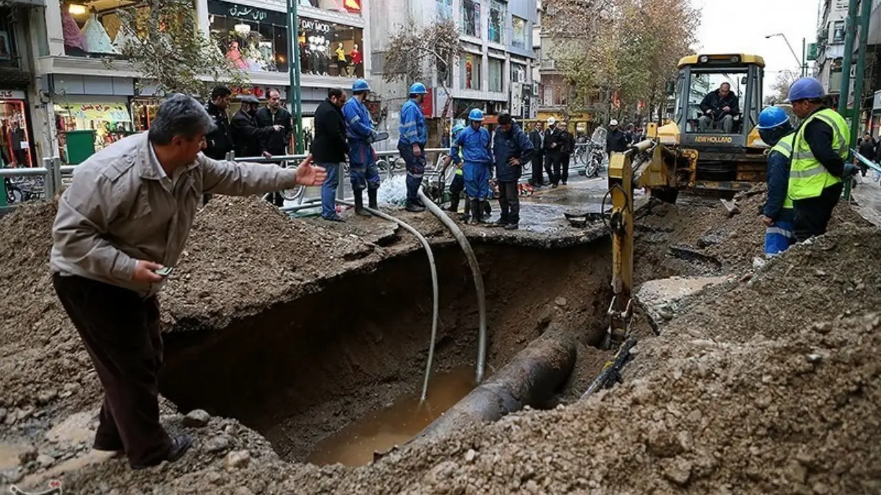 لوله اصلی آب شهر تهران در میدان توحید ترکید