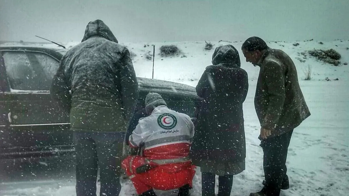 برف و کولاک در 17 محور کوهستانی