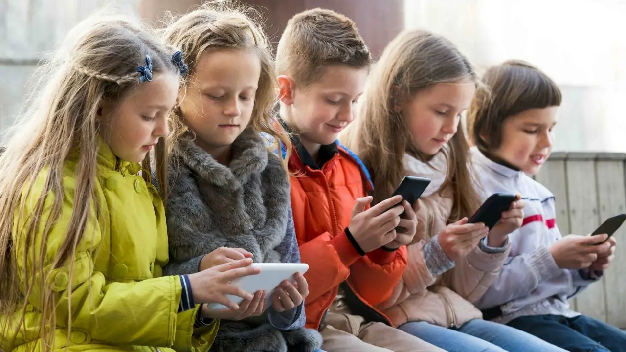 کودکان را کاری به شبکه‌های اجتماعی نباشد