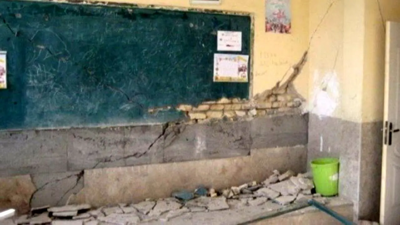 مصدومیت 2 دانش آموز رامهرمزی به دلیل ریزش سقف کلاس