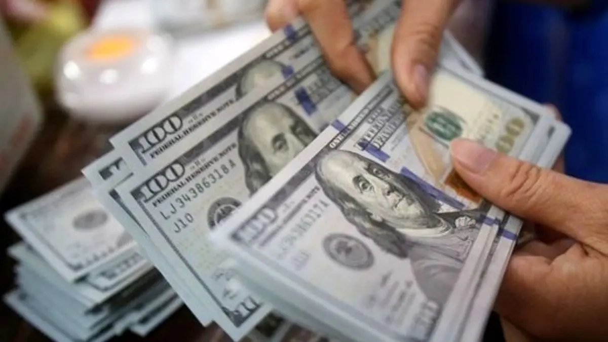 روایت های متناقض از ماجرای دلار 4200 تومانی/ رئیس جمهور مخالف این نرخ‌گذاری