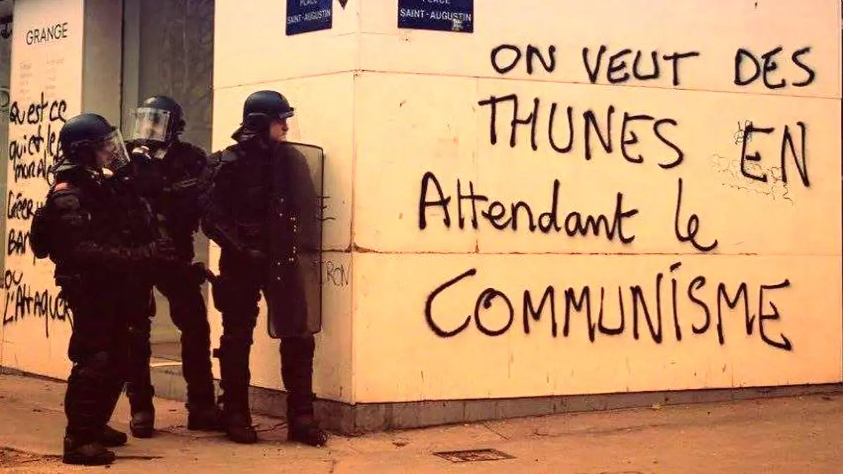 یک دیوارنوشته جالب در اعتراضات فرانسه+عکس