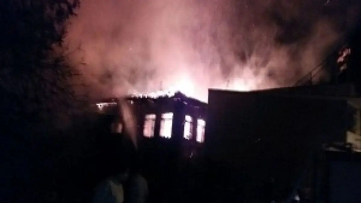 بنای تاریخی گوهرتاج در آتش سوخت