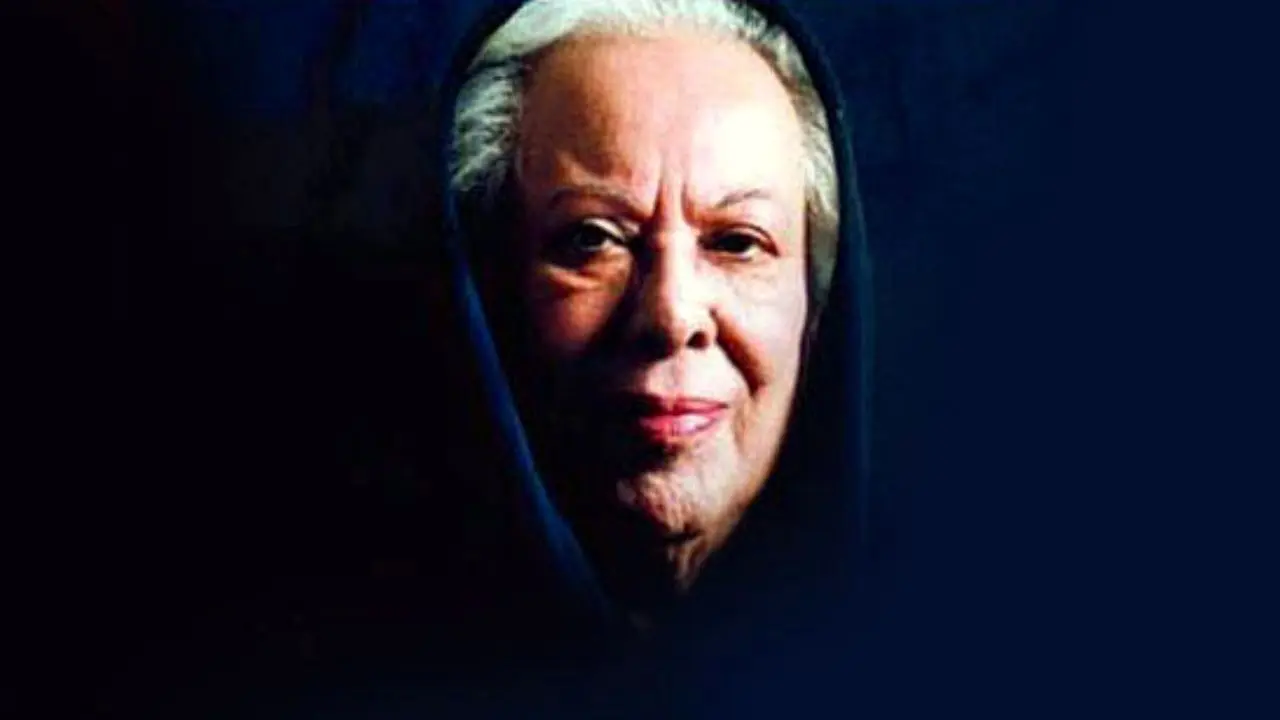 زنی با عطری از گل‌های نارنج