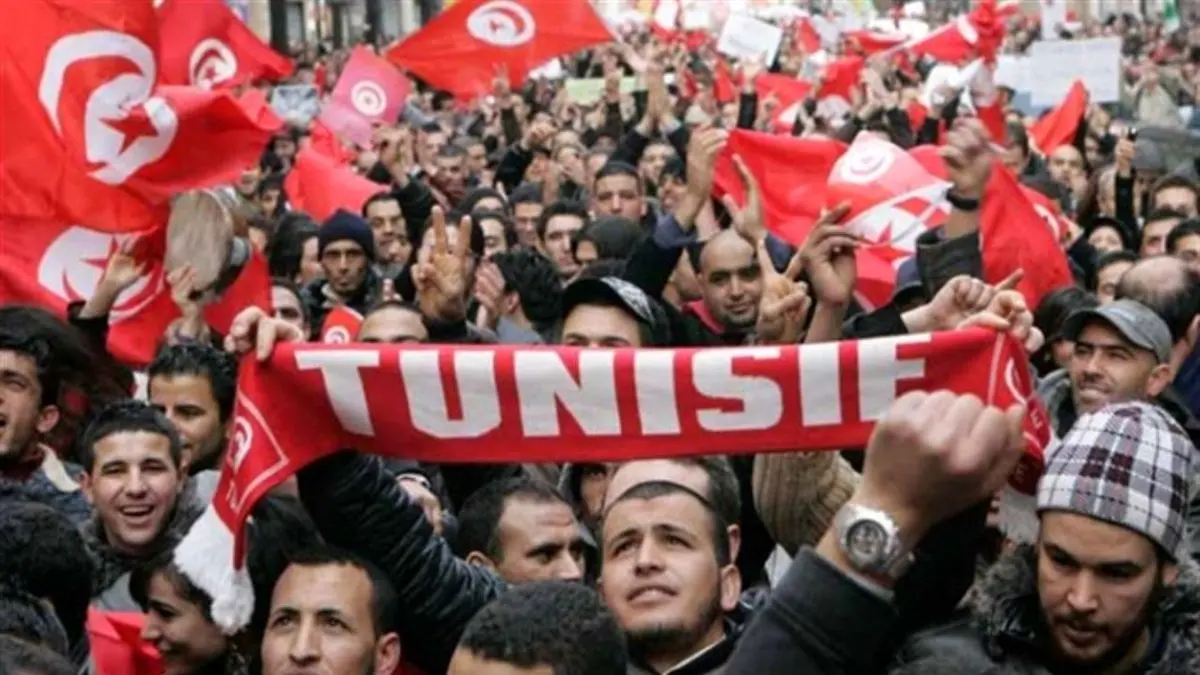 تونسی‌ها هم جنبش "جلیقه قرمزها" به راه انداختند