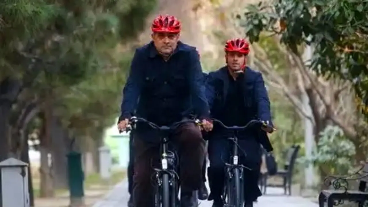شهردار تهران دوباره با دوچرخه به سر کار رفت