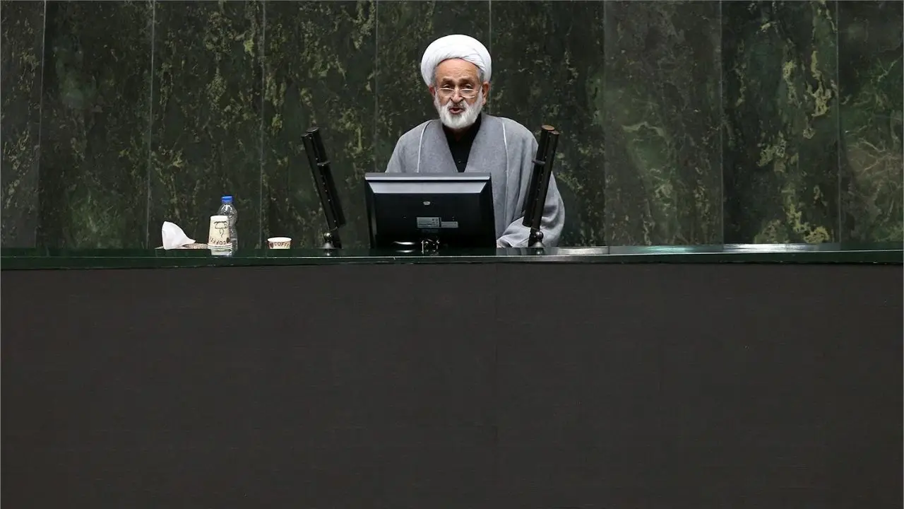تماس تلفنی لاریجانی با نمایندگان مستعفی اصفهان