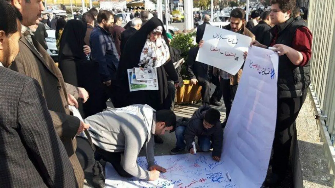 تجمع دانشجویان و مردم در اعتراض به برخورد حاشیه‌ساز نماینده سراوان