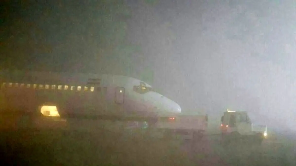 تعلیق 6 پرواز فرودگاه مشهد به علت مه شدید