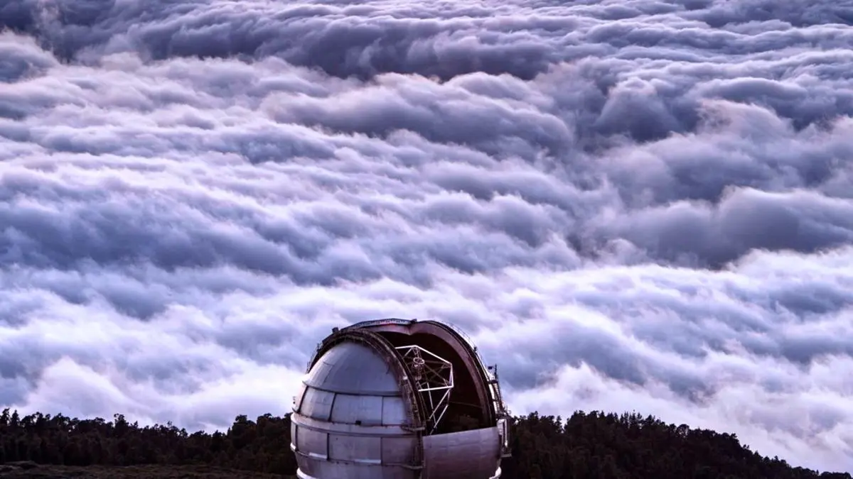 عکس روز اینستاگرام، بالای ابرها در کنار تلسکوپ