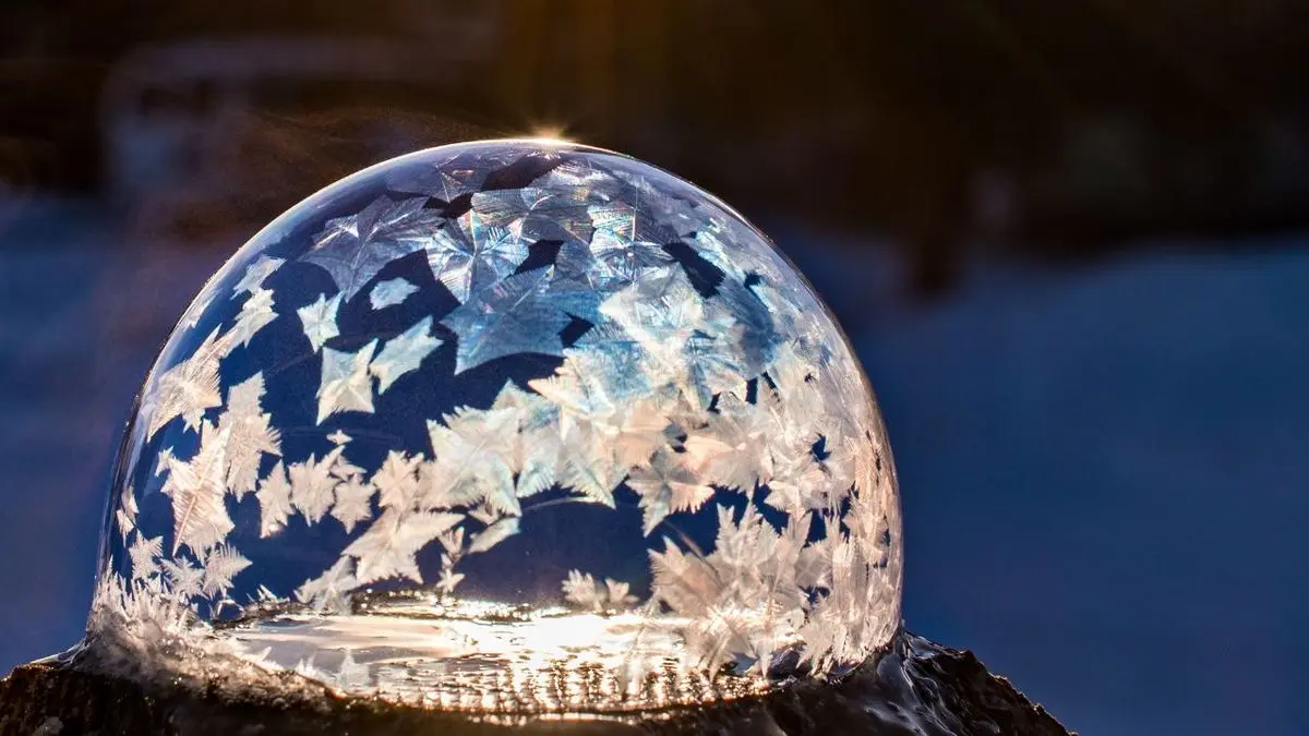یخ زدن حباب در دمای زیر صفر+ویدئو