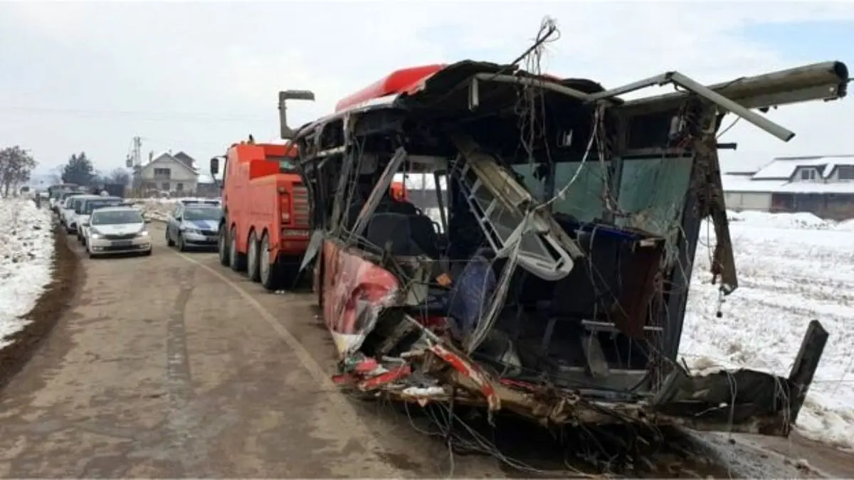 حادثه ریلی اتوبوس مدرسه را نصف کرد