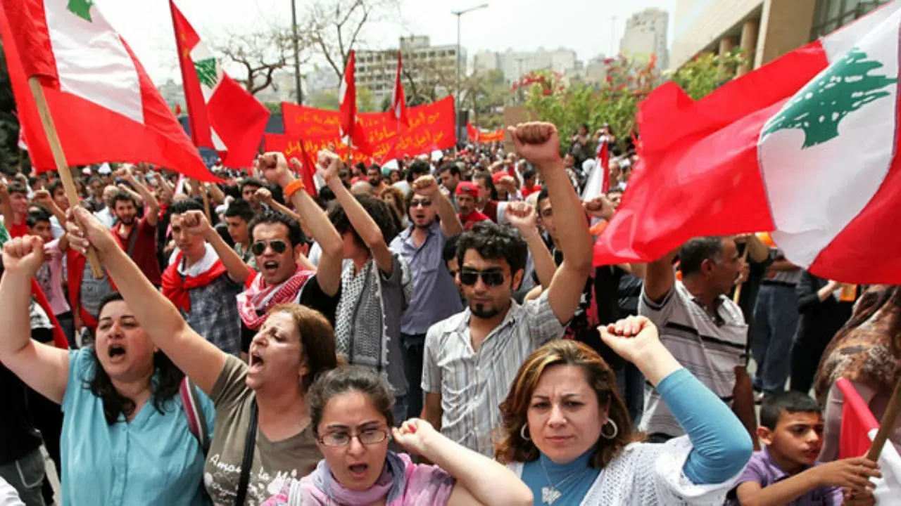 تظاهرات معترضان لبنانی‌ در اعتراض به اوضاع سیاسی و معیشتی