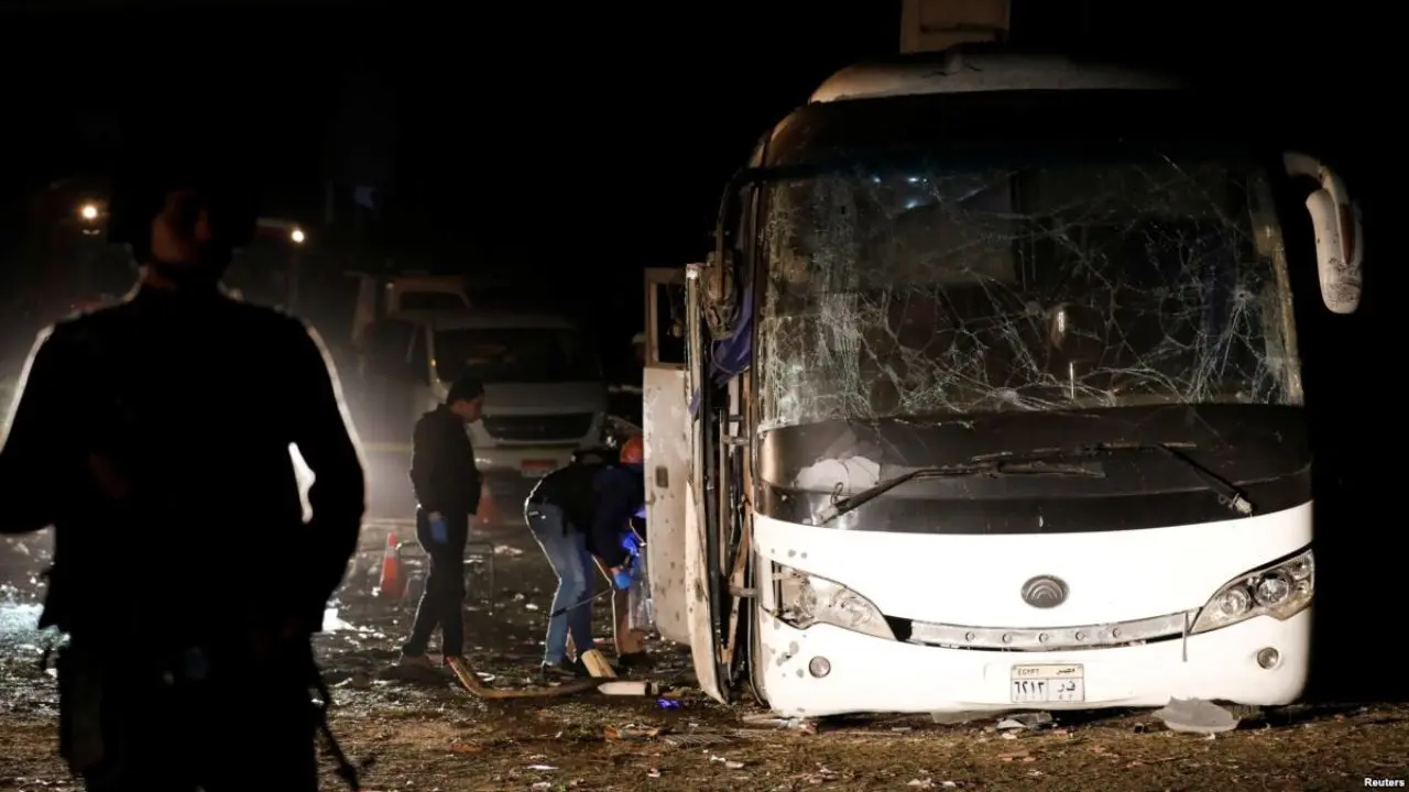 حمله مرگبار به اتوبوس گردشگران ویتنامی در نزدیکی اهرام سه‌گانه مصر
