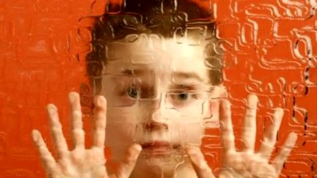 کودکان مبتلا به اوتیسم مشکل ارتباط چشمی دارند