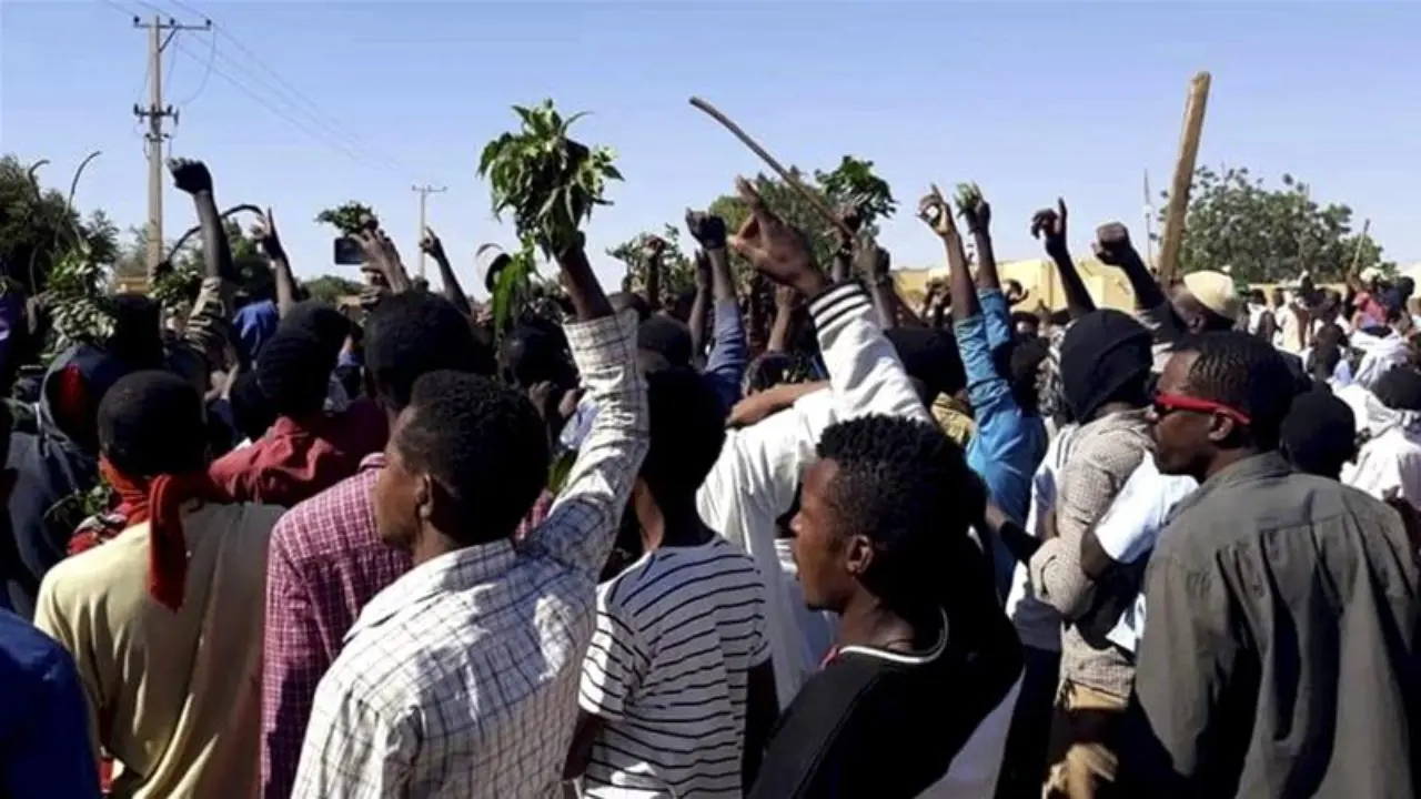 چه چیزی باعث اعتراضات در سودان شد؟