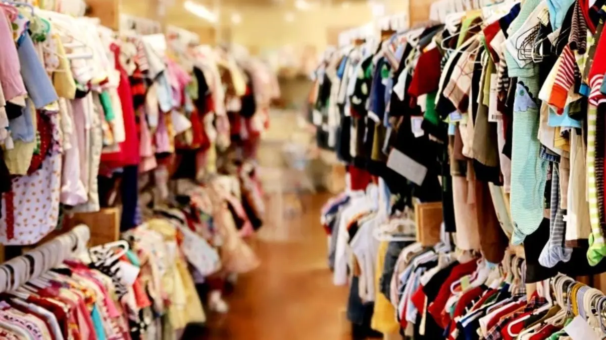 برخورد تعزیرات با فروشگاه‌های پوشاک خارجی قاچاق