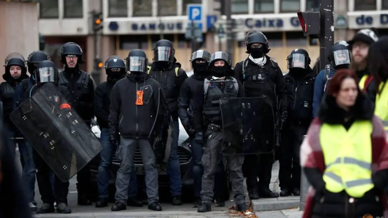 تدابیر شدید امنیتی همزمان با سال نوی مسیحی در پاریس