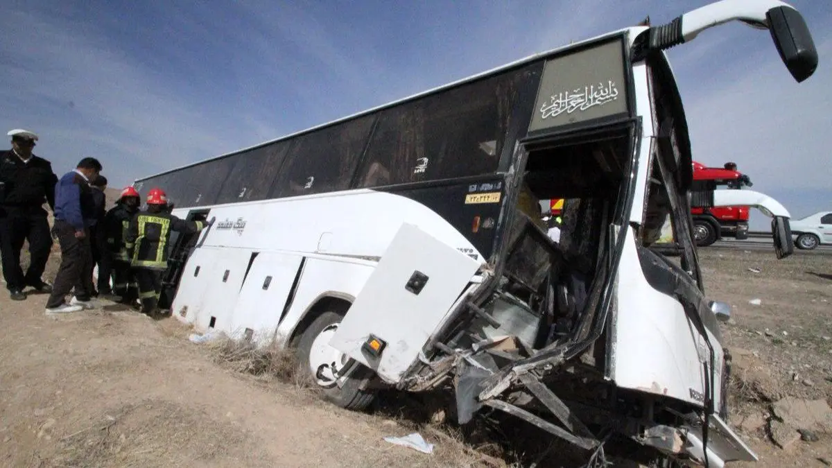 یک کشته و 6 مصدوم در تصادف اتوبوس با تریلی