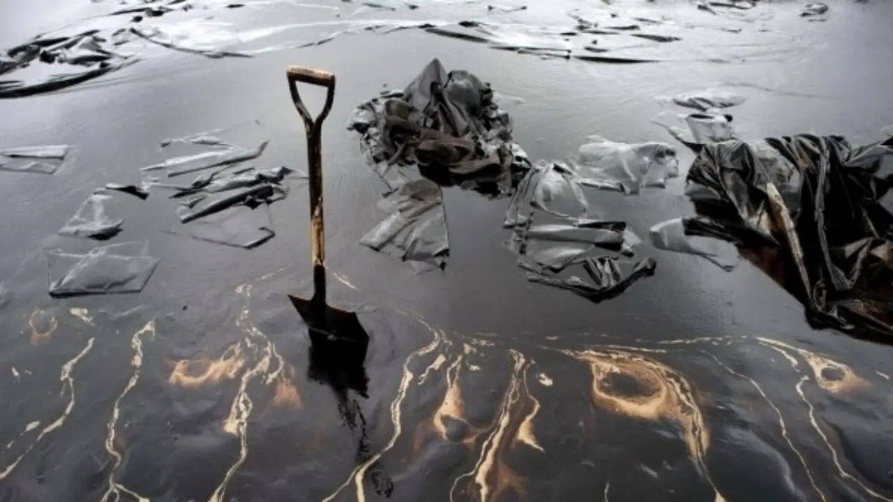 آلودگی نفتی خزر ناشی از چاه‌های نفت شوروی سابق است