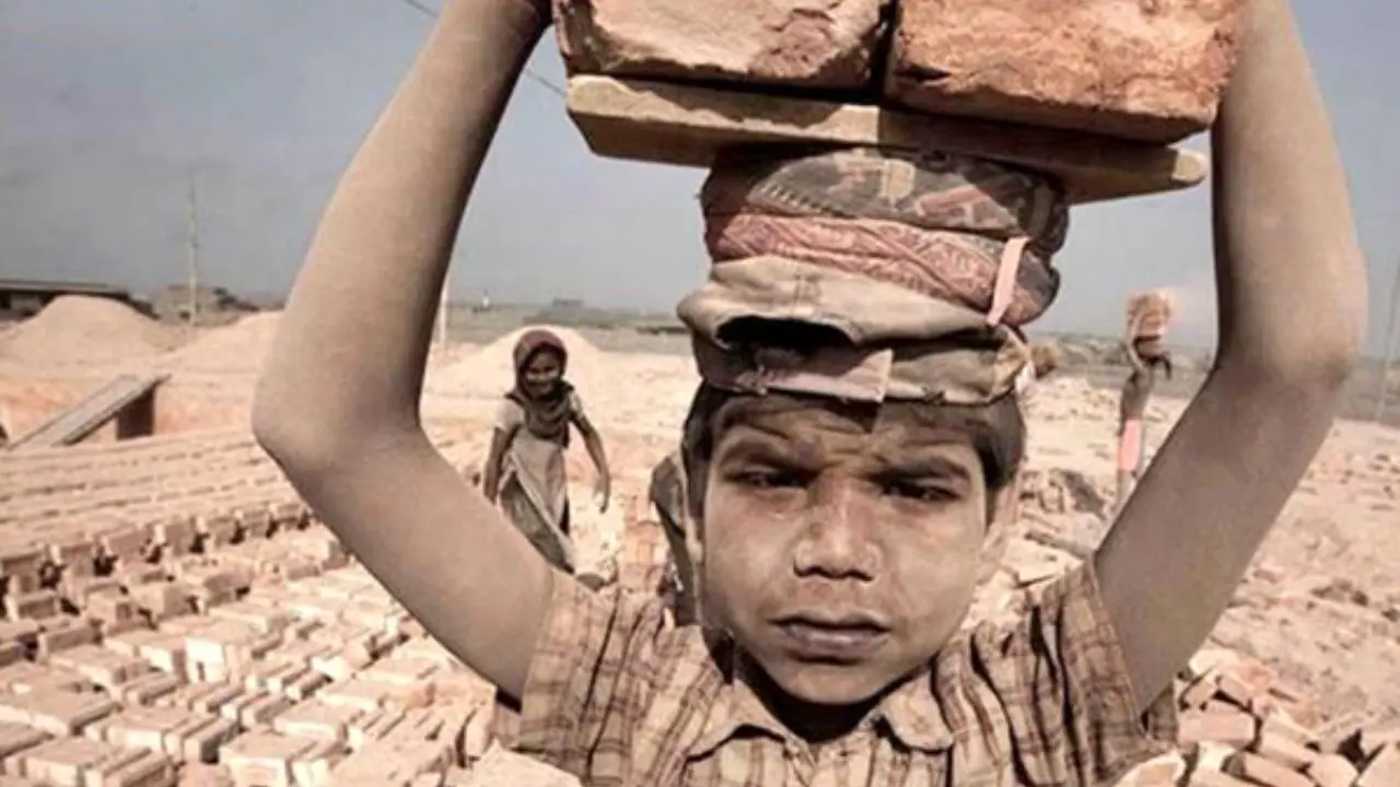 فقر علت بروز پدیده کودکان کار
