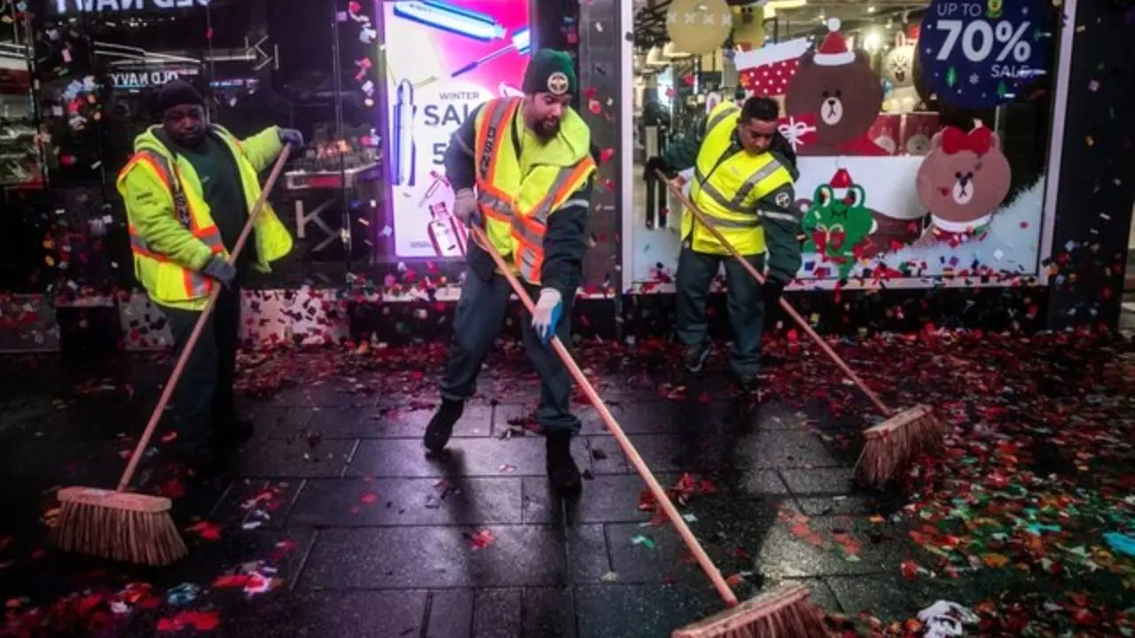 کارگران مشغول تمیز کردن نیویورک هستند+عکس