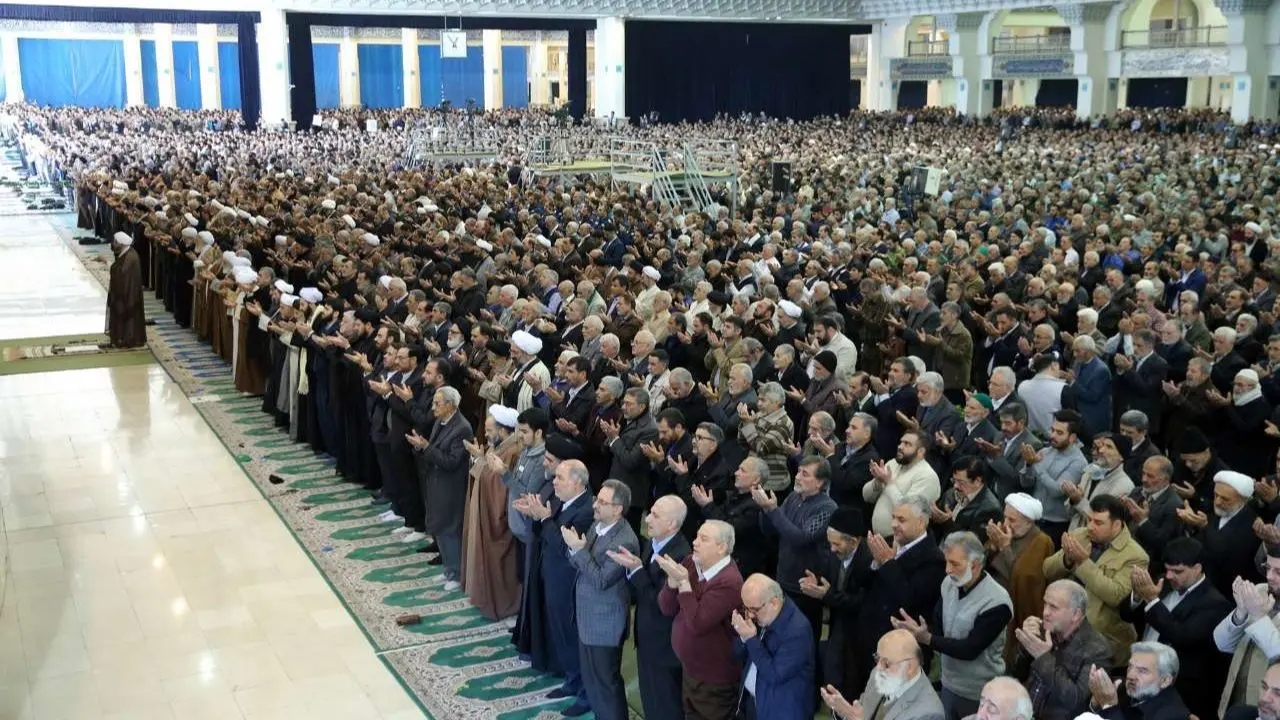 واکنش ستاد احیای امر به معروف به حذف نرده‌های نماز جمعه + عکس