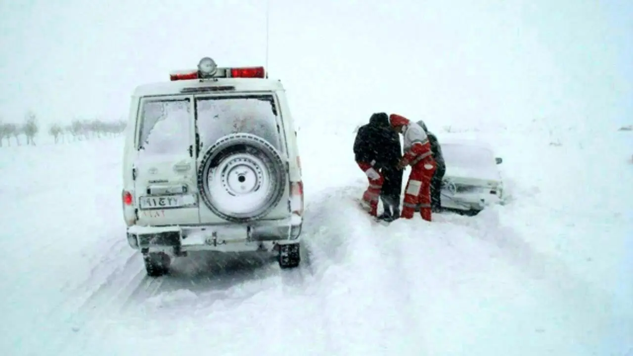 امدادرسانی به 259 خودروی گرفتار در برف