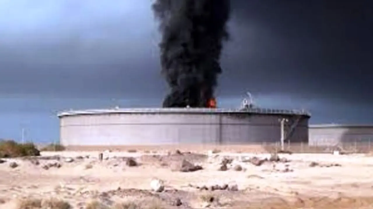 یک پالایشگاه نفت در شهر عدن یمن منفجر شد
