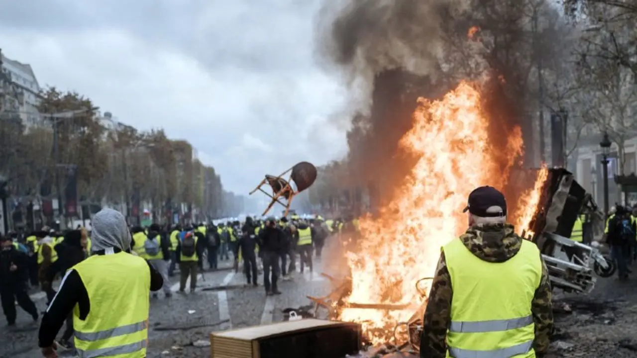 حمله پلیس فرانسه با گاز اشک‌اور و آب‌پاش به معترضان + 4 ویدئو