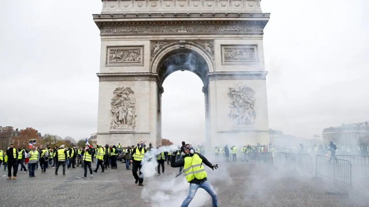 درگیری جلیقه زردهای فرانسوی با پلیس این کشور + ویدئو