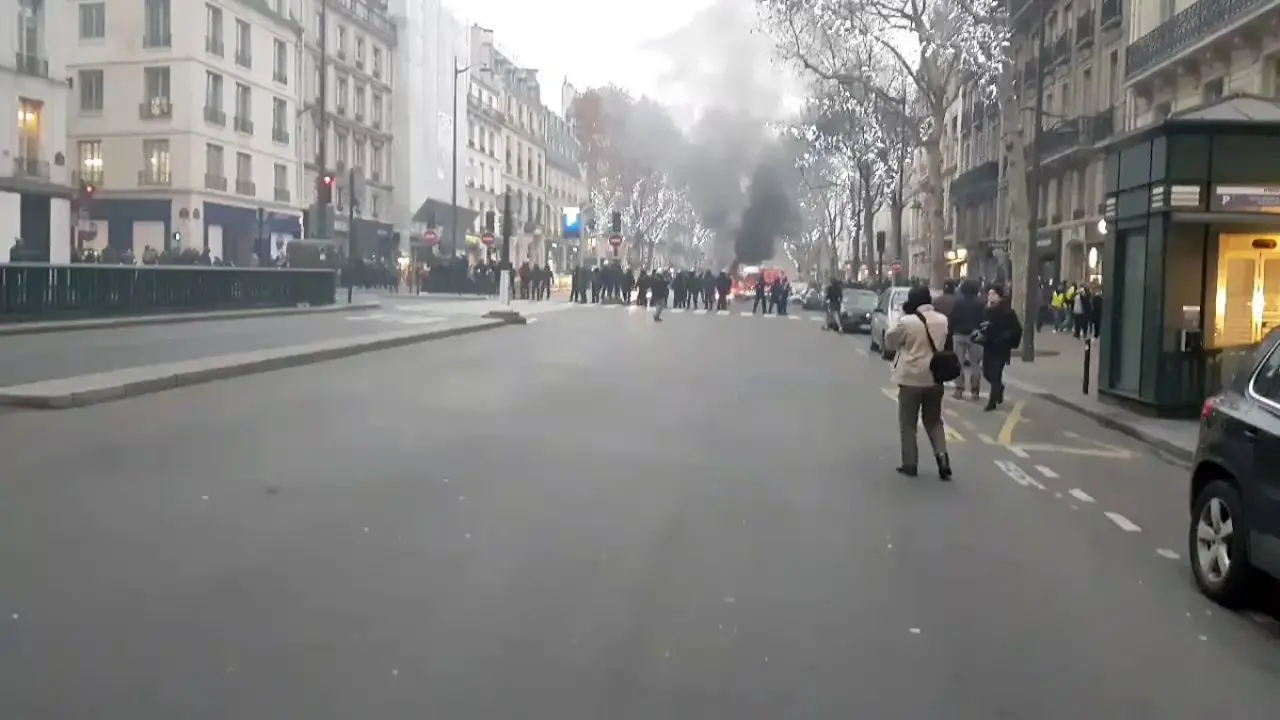 پاریس دوباره در آتش و دود + ویدئو