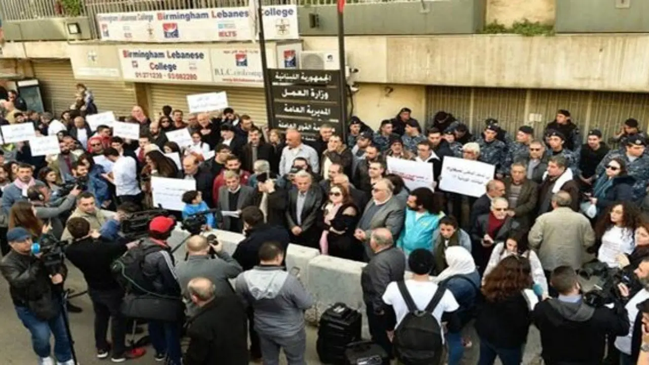 صدها شهروند لبنانی در اعتراض به اوضاع بد معیشتی تظاهرات کردند