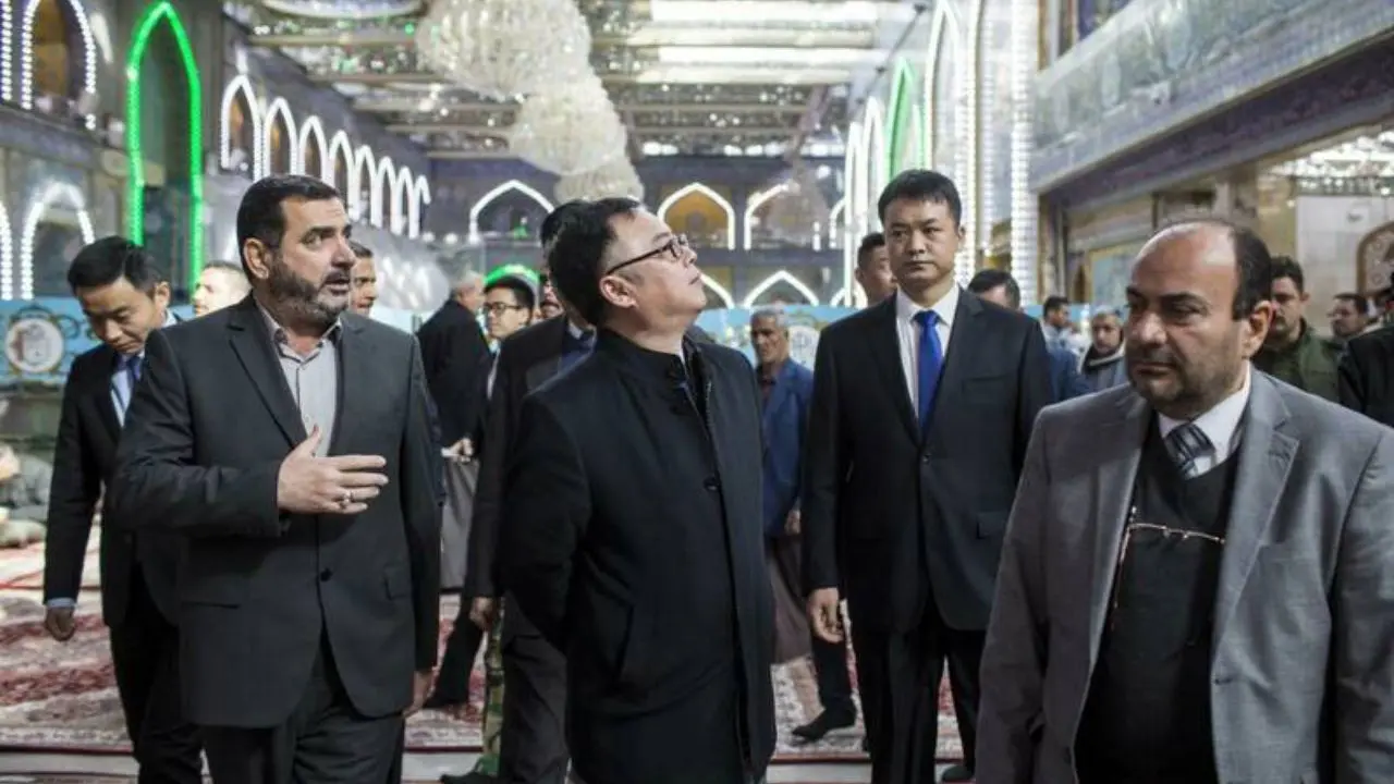 سفیر چین در حرم حضرت ابوالفضل‌(ع) + عکس