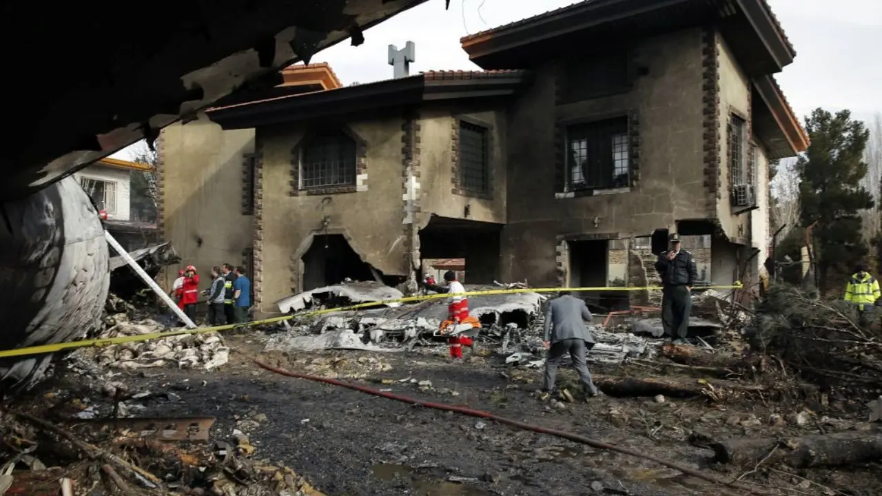 خانه‌ای که هواپیما با آن اصابت کرده است + تصاویر