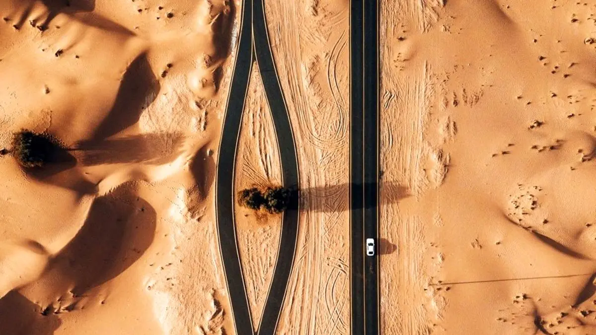 جاده‌ای عجیب در صحرای دوبی + عکس