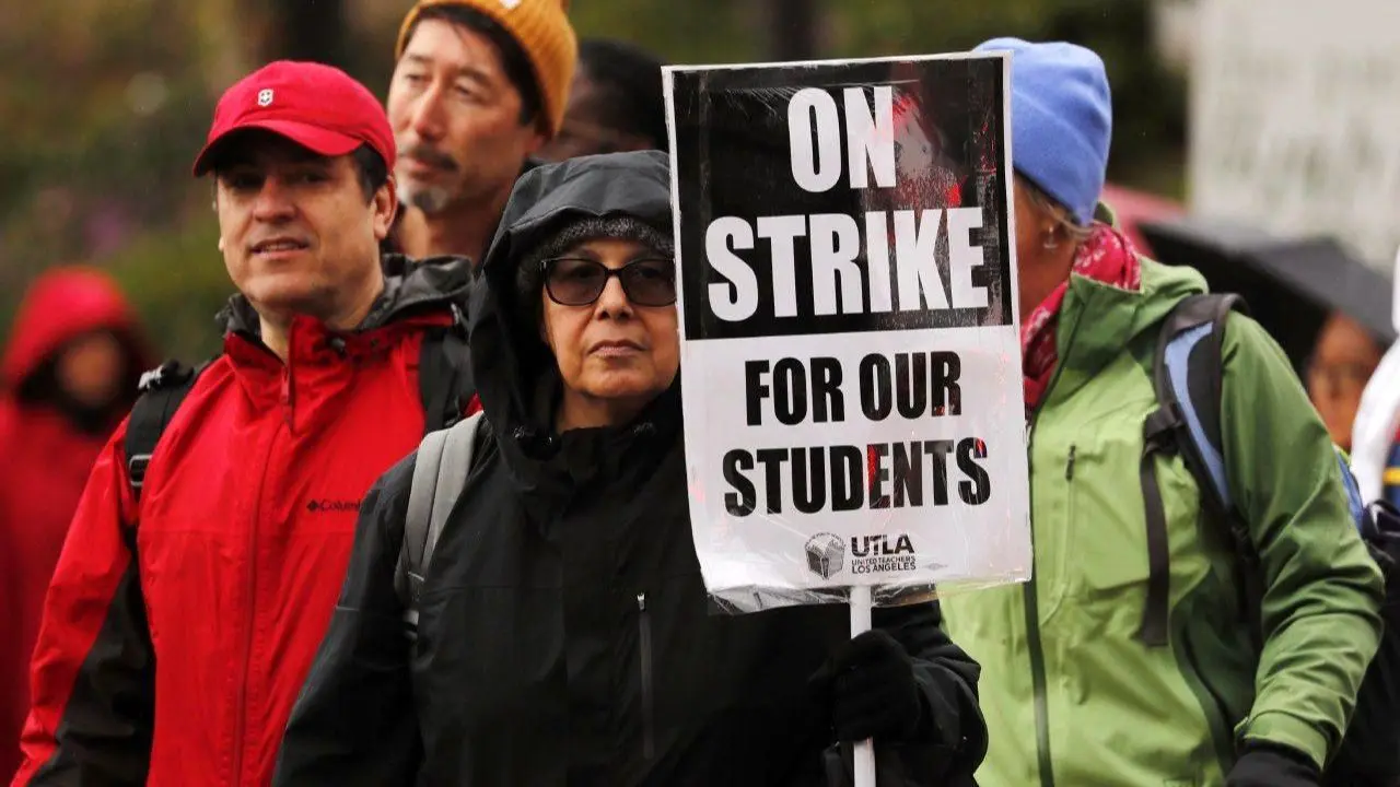 تظاهرات معلمان آمریکا برای اضافه حقوق