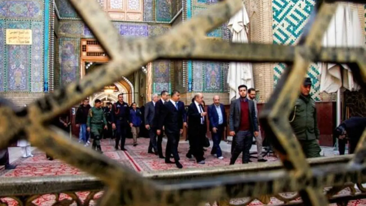 وزیر خارجه فرانسه در حرم حضرت علی(ع) + عکس