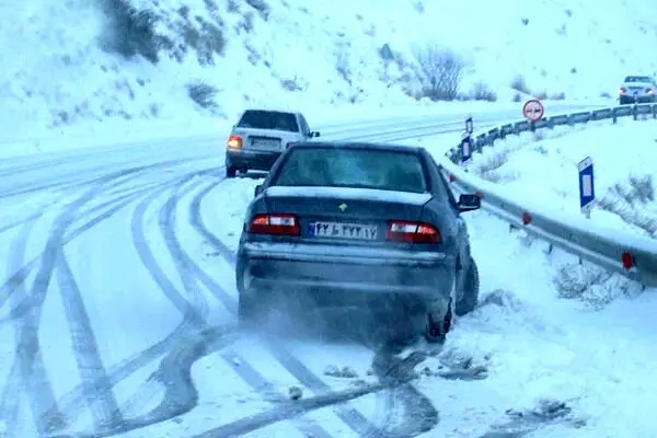 جاده‌های این استان‌ها برفی است؛ رانندگان توجه کنند